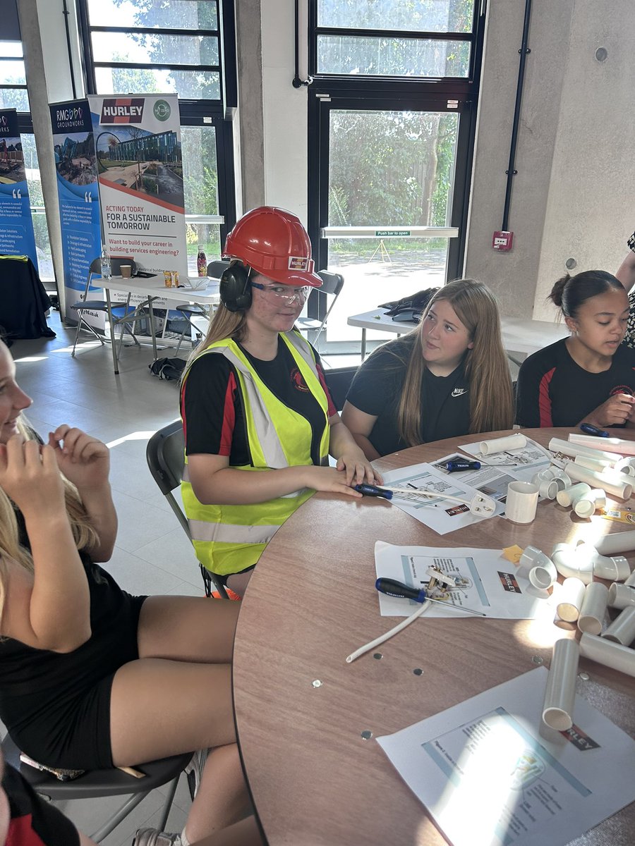 crickhowellhs's tweet image. An inspiring trip to Bridgend for the CiTB Women in Construction Day. Y9 girls enjoyed team building, critical thinking tasks,talks from inspirational women & learnt about the variety of careers in the construction industry! Diolch! π·π½ββοΈπ§±ππ βοΈπ¨βοΈποΈπ»#womeninconstruction @CITB_UK
