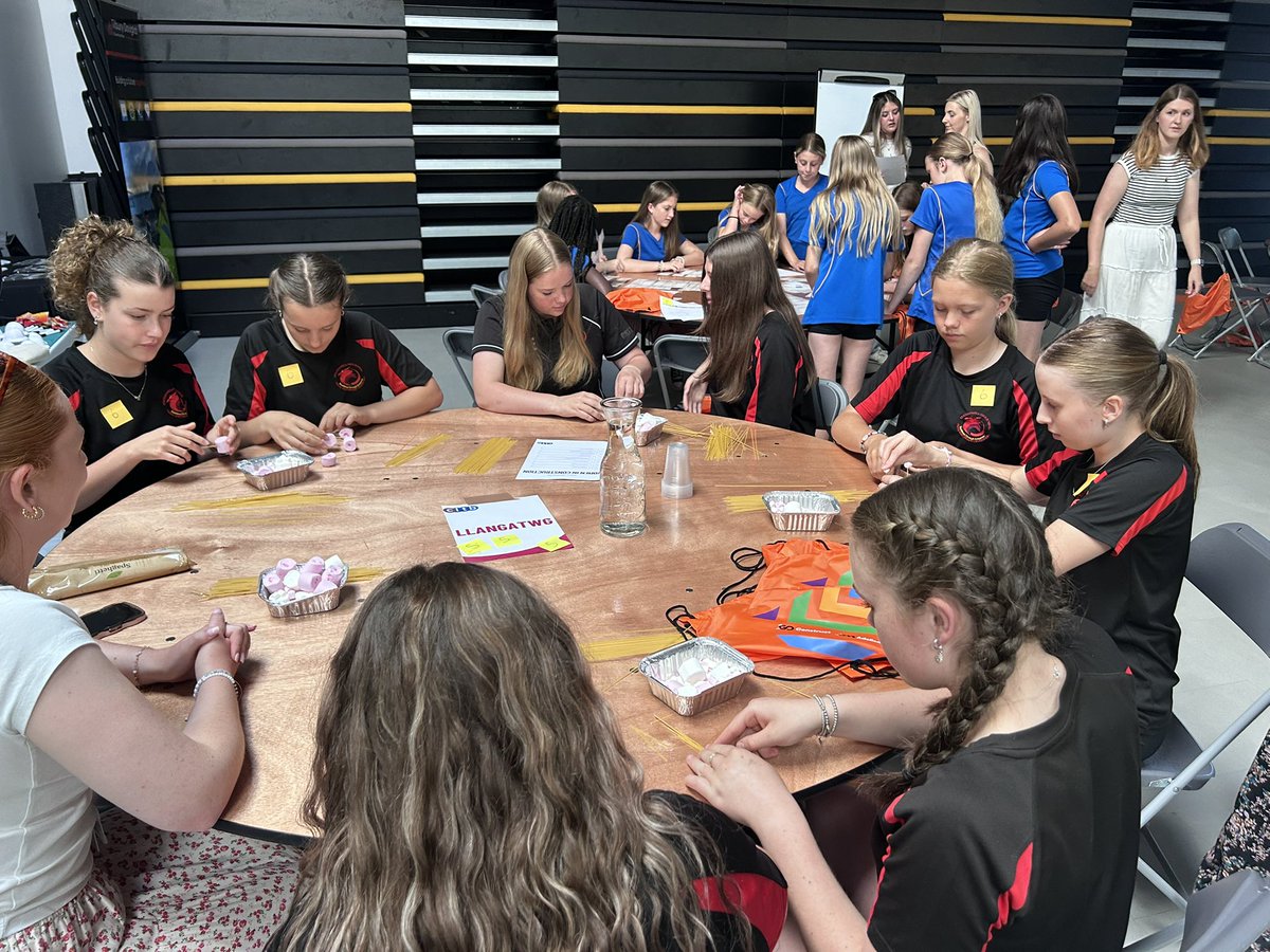 crickhowellhs's tweet image. An inspiring trip to Bridgend for the CiTB Women in Construction Day. Y9 girls enjoyed team building, critical thinking tasks,talks from inspirational women & learnt about the variety of careers in the construction industry! Diolch! π·π½ββοΈπ§±ππ βοΈπ¨βοΈποΈπ»#womeninconstruction @CITB_UK