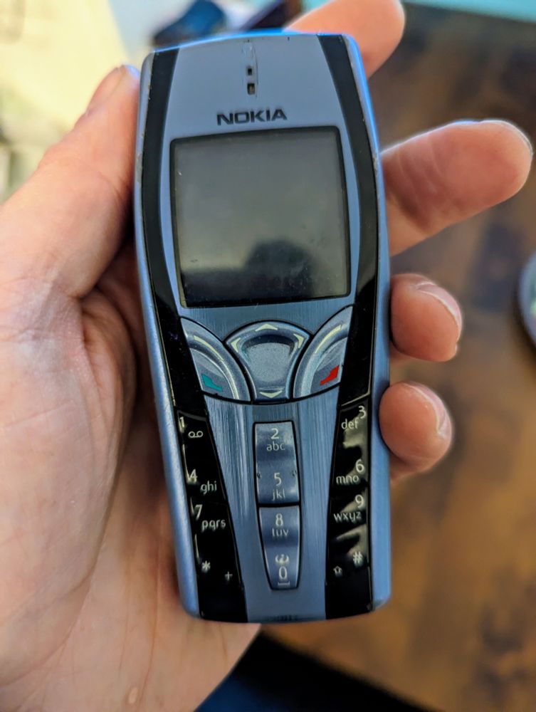 nostalnerd's tweet image. New phone, who dise?