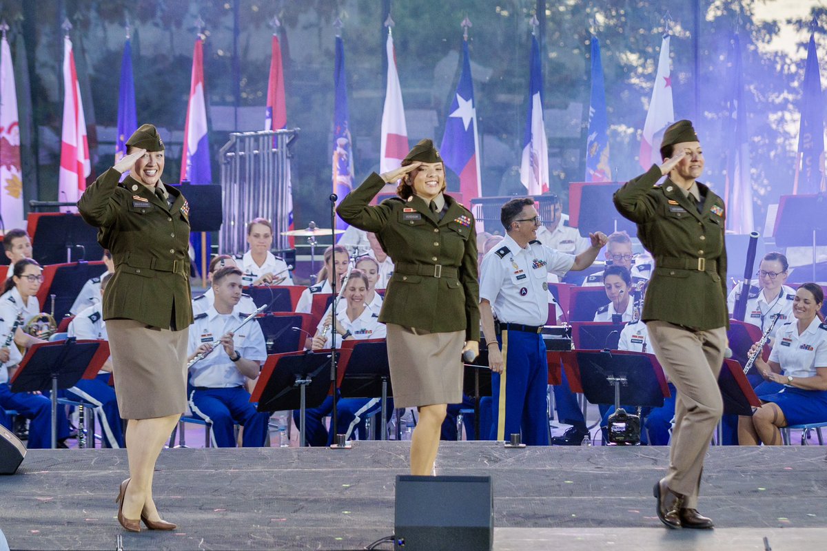 Have you seen our video of “Boogie Woogie Bugle Boy”? 🎺

Check out this performance and more on our Independence Day Celebration YouTube playlist.

Big thanks to audience member Gary Stellato for capturing this great moment from last week’s concert!