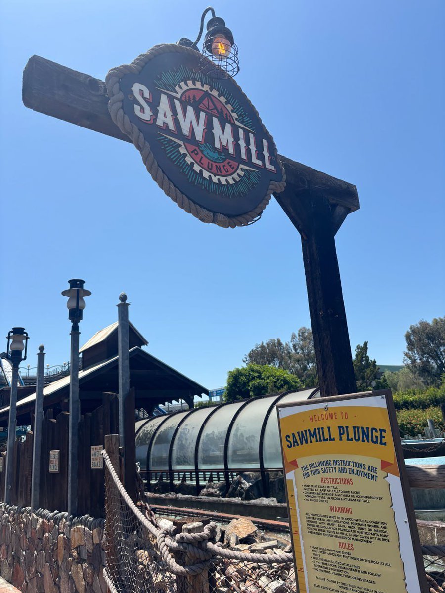 Liana54789's tweet image. Sunshine, thrill rides, and a splash of nostalgia. Who’s ready for the plunge? 🎢☀️🌊 #AdventureDay"