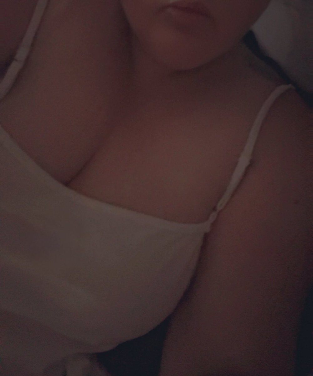 CallyPygian_'s tweet image. I’m in bed already. Need the fan.