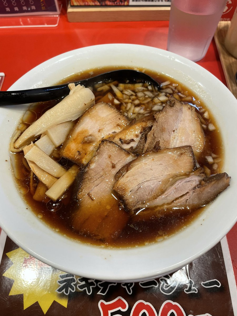 kuu_asobu_neru's tweet image. 好うこそ遥々
ガキンチョの頃を思い出すラーメン、思い出の中でしか生きられない悲しい中年
木更津のと違ってメンマ太かったけどちゃんとコリコリ