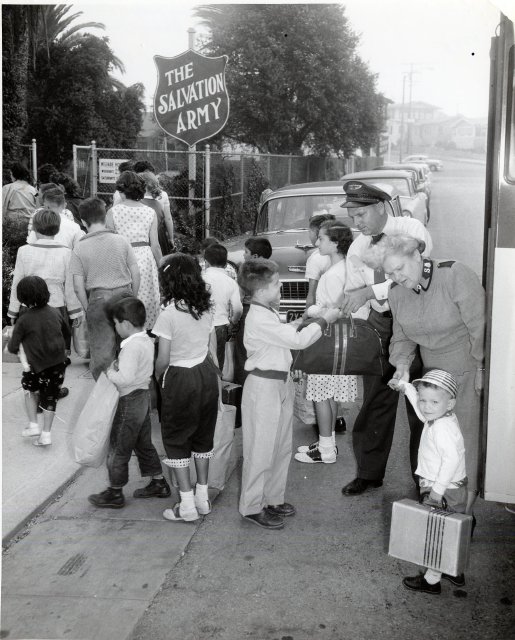 WarCryUSA's tweet image. In this photograph from July 1955, children arrive at the Redondo Beach Summer Campgrounds. ☀️ #FlashbackFriday
📸 via The Salvation Army Museum of the West