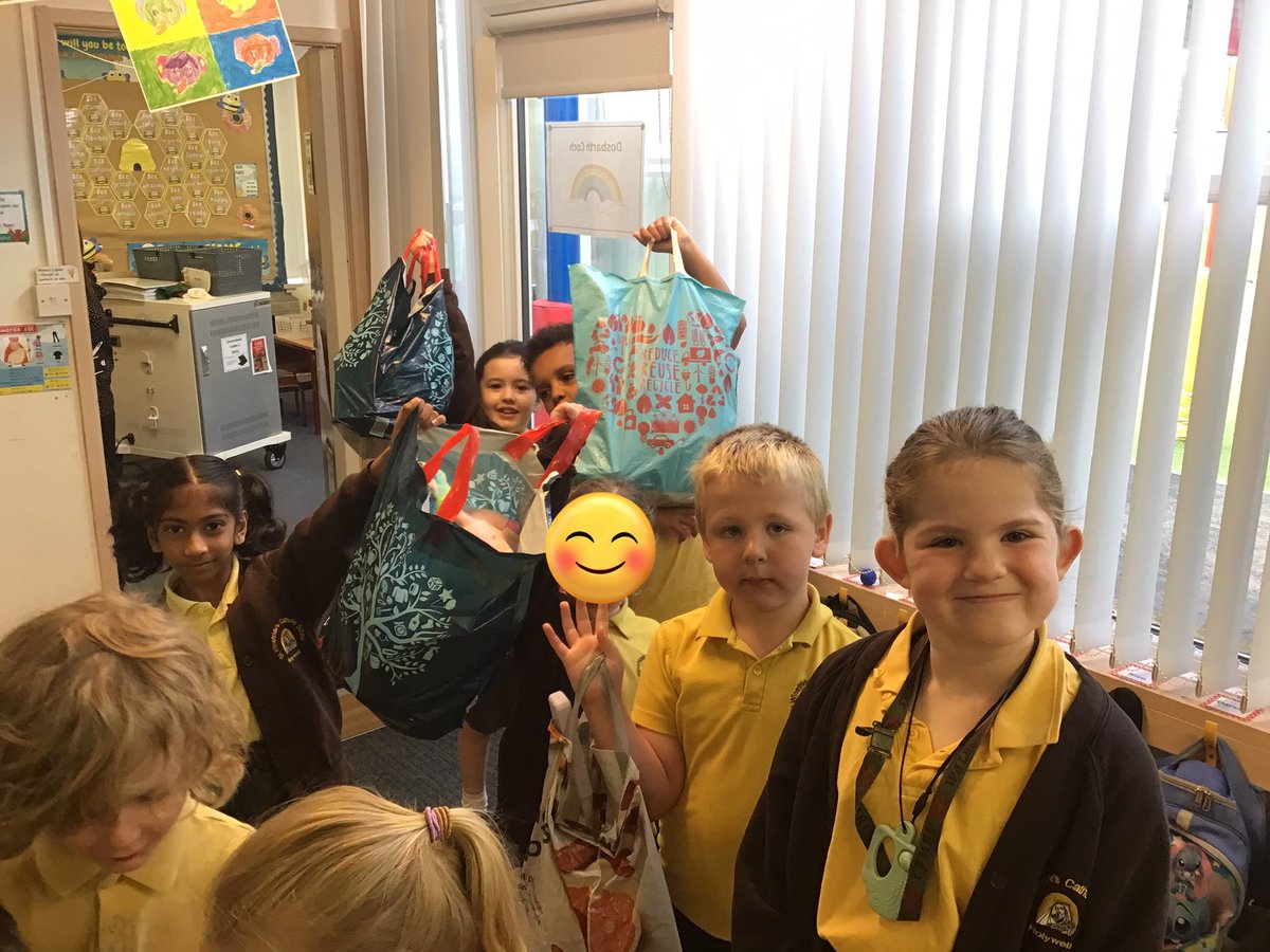Dosbarth Coch donated toys to the Pop Up Charity shop in Holywell. We enjoyed taking them down and seeing where the toys would go. This was part of our prayer box action to support refugee week and celebrate the theme of Community as a Superpower ⭐️👏🏻❤️🤝🌎 #LiveSimply <a href="/ClwydAlyn/">ClwydAlyn</a>
