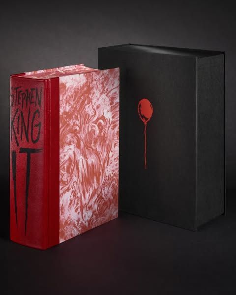MySummerLair's tweet image. Oh...This is IT.

On July 15 the @foliosociety is offering a Limited Edition of @stephenking&apos;s IT.

Only 500 copies exist so...get on IT. #NewBookSmell #Pennywise #FearPee