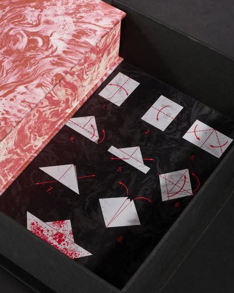 MySummerLair's tweet image. Oh...This is IT.

On July 15 the @foliosociety is offering a Limited Edition of @stephenking&apos;s IT.

Only 500 copies exist so...get on IT. #NewBookSmell #Pennywise #FearPee