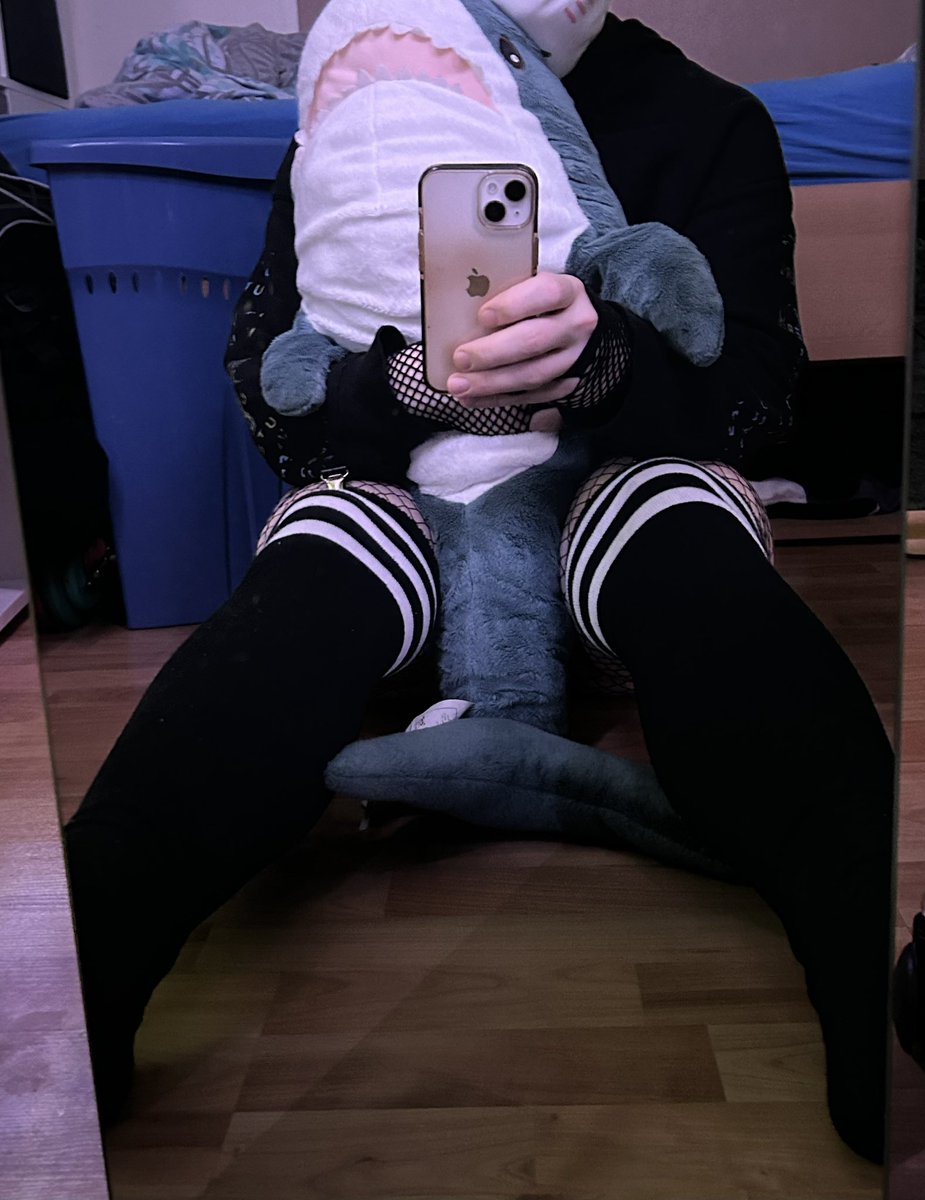 Clumsyboyo's tweet photo. Me and who? 🥺 
First pic here btw 0wo

#femboy #germanfemboy #blåhaj #thighhighs #thighhighsocks #cute #cuddles https://t.co/J6DgUmYIFA