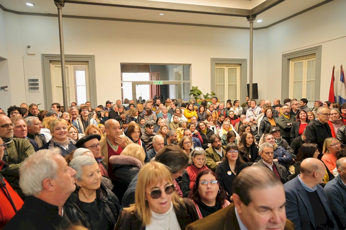 UTE (@utecomunicacion) on Twitter photo También, asistieron a la ceremonia de asunción de <a href="/DanielXimenez25/">Daniel Ximénez</a> como intendente de <a href="/GobLavalleja/">GobiernoDeLavalleja</a>. También, asistieron a la ceremonia de asunción de <a href="/DanielXimenez25/">Daniel Ximénez</a> como intendente de <a href="/GobLavalleja/">GobiernoDeLavalleja</a>.