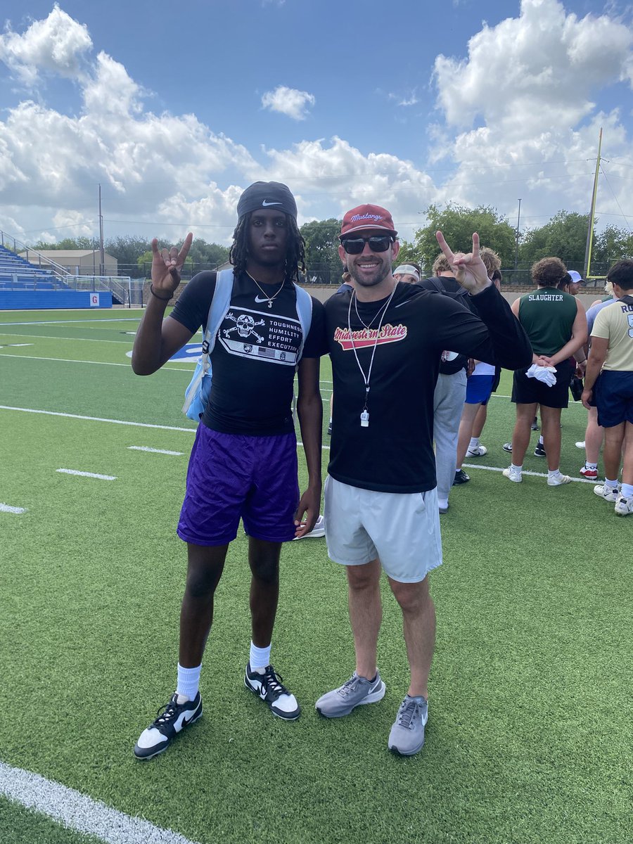 Jayelen House (@jayelenhouse26) on Twitter photo Had a great time today at <a href="/MSUTexasFB/">Midwestern State Football</a> camp. Got to work with lots of great players and <a href="/CoachKirkBryant/">Kirk Bryant</a> , look forward to keeping in touch. Had a great time today at <a href="/MSUTexasFB/">Midwestern State Football</a> camp. Got to work with lots of great players and <a href="/CoachKirkBryant/">Kirk Bryant</a> , look forward to keeping in touch.
