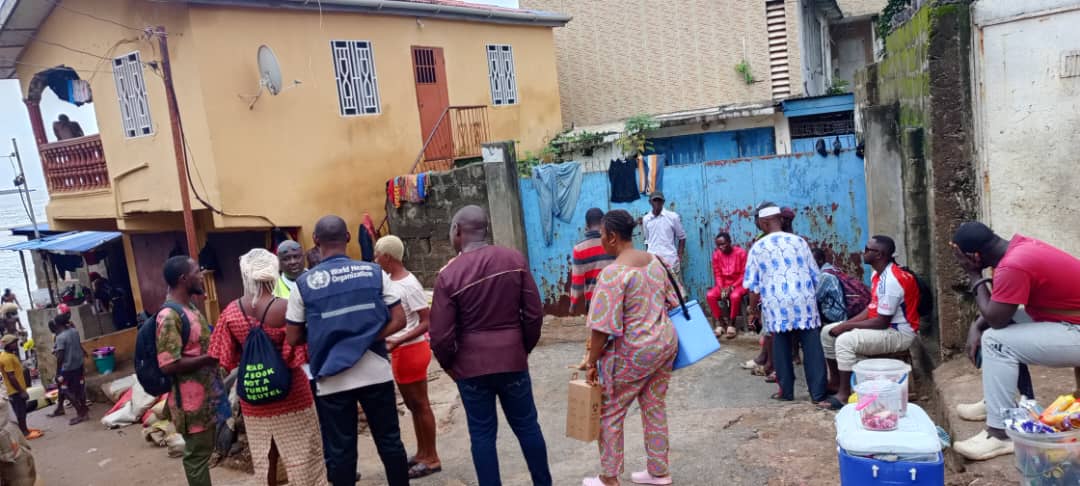 WHOSierraLeone's tweet image. Intensified mpox sensitization is ongoing nationwide. In Bandajuma, WHO teams joined national & district responders to engage shops, markets, pharmacies, & homes—including the pharmacy owner who identified the first case. Community awareness is key to early detection and response