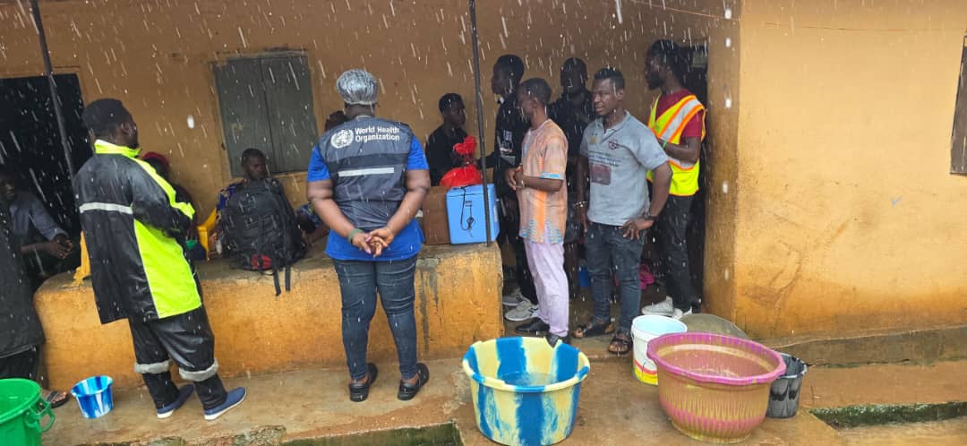 WHOSierraLeone's tweet image. Intensified mpox sensitization is ongoing nationwide. In Bandajuma, WHO teams joined national & district responders to engage shops, markets, pharmacies, & homes—including the pharmacy owner who identified the first case. Community awareness is key to early detection and response
