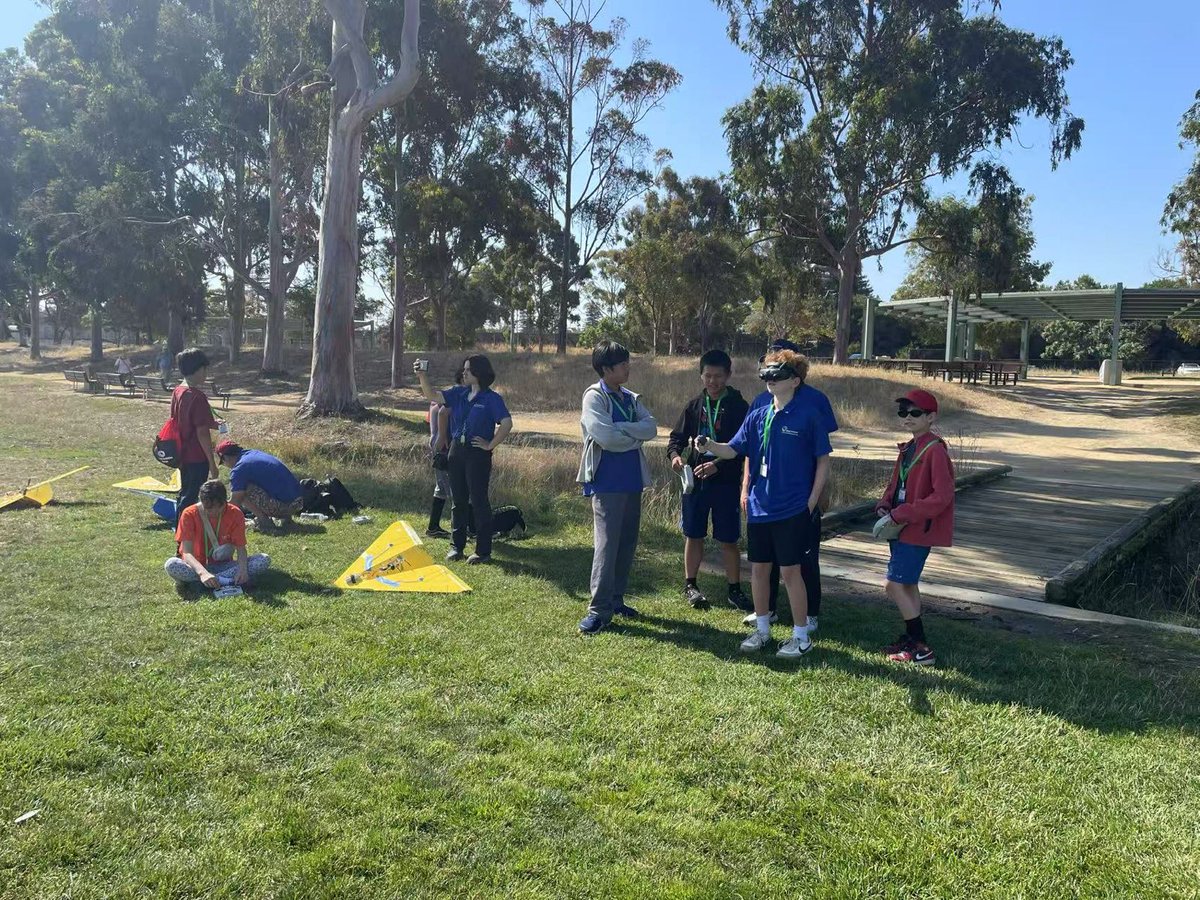 CP_Mentorship's tweet image. Here are the campers getting their remote control airplanes ready to fly—learning, building, and taking flight! ✈️💨
#STEMCamp #RemoteControlFun #FuturePilots #HandsOnLearning #SummerCampVibes