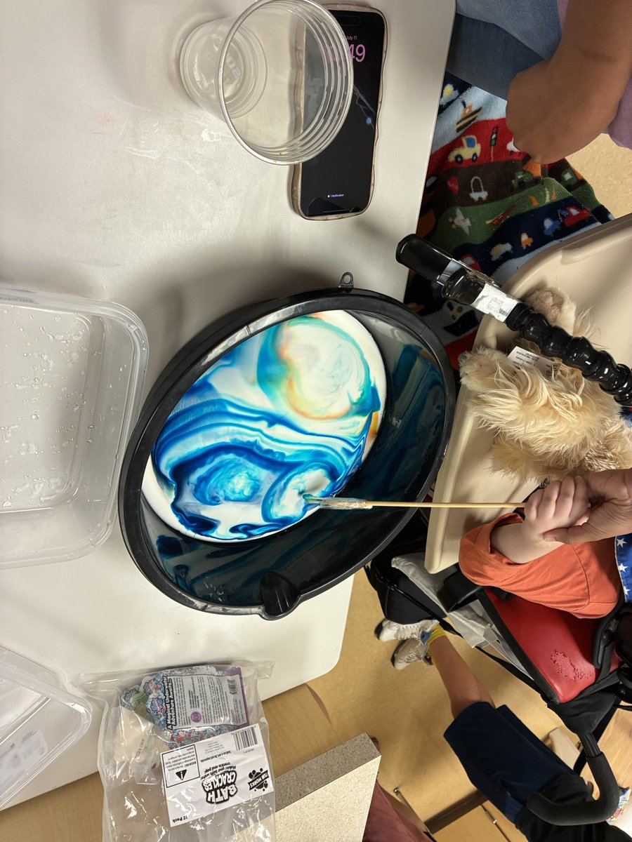 Longviewlion's tweet image. Finished up a great first week of summer learning with some milk fireworks! Great job @A_Leizear for leading the fun! #handsonlearning @MCPS