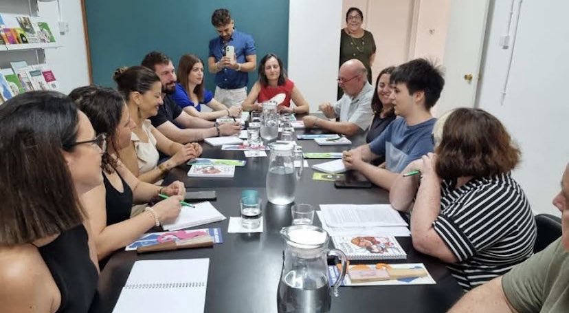 Spedsureste's tweet image. Hoy hemos estado con la Ministra de Juventud e Infancia, @FAPARM y @APERMap_ hablando de Entornos Digitales Seguros.

La protección de los menores es algo que nos preocupa y como sanitarios debemos velar por su seguridad.