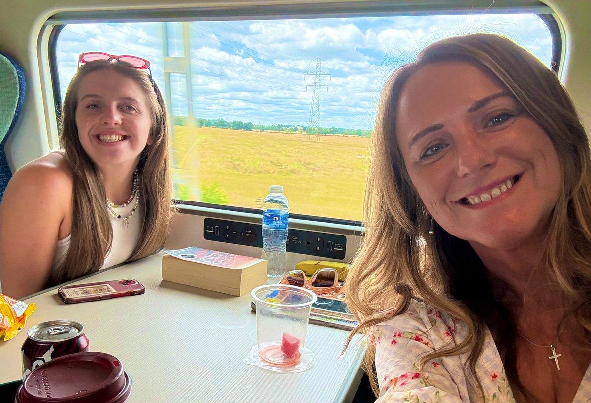JoPetersEYFS's tweet image. What a brilliant week it’s been celebrating 🎉 🎉🎉🎉🎉🎉
Incredibly grateful and honoured to lead team Eden. This has to be one of the highlights of my career so far.
Thank you @ClareCampbell7
for the best year @TeachingAwards #teachingawards