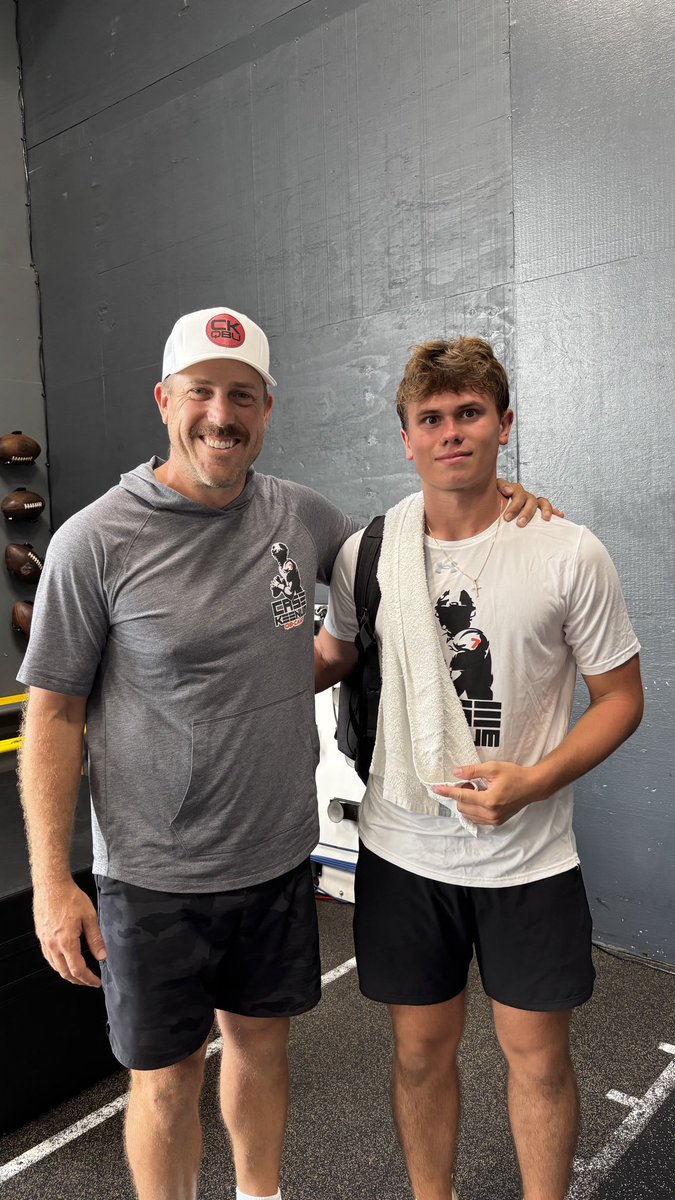JadonSultz's tweet image. Huge thank you to @casekeenum for an awesome workout and film session this morning! Learned a ton from one of the best and can’t wait to apply it all heading into my senior season. Grateful for the time and knowledge!
Thank you @txqb for hooking me up with this opportunity!