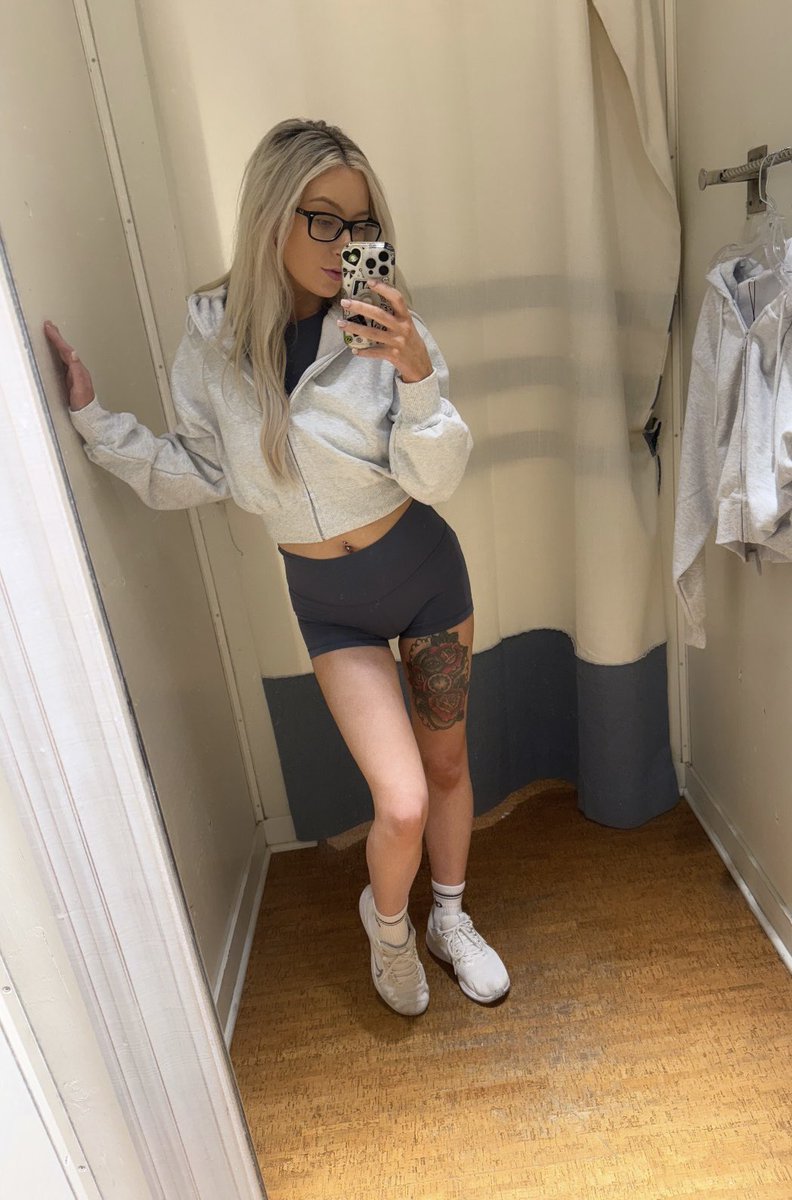 It feels soooo good to stroke away your entire paycheck for this greedy little brat body, doesn’t it?