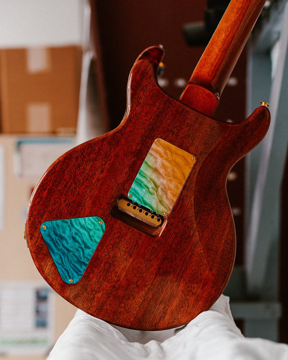 prsguitars's tweet image. What surf rock song would you play on this beachy Santana? 🌊 Happy #privatestockfriday!