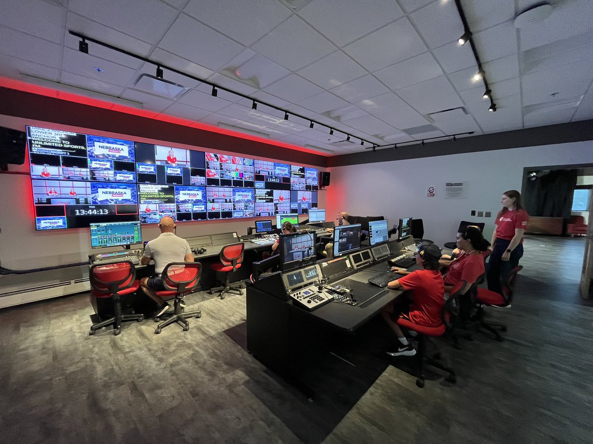 Fernanman42's tweet image. Fun day on campus hosting some Future Huskers to @Unl_CoJMC for a TV studio workshop with Husker Highlights!