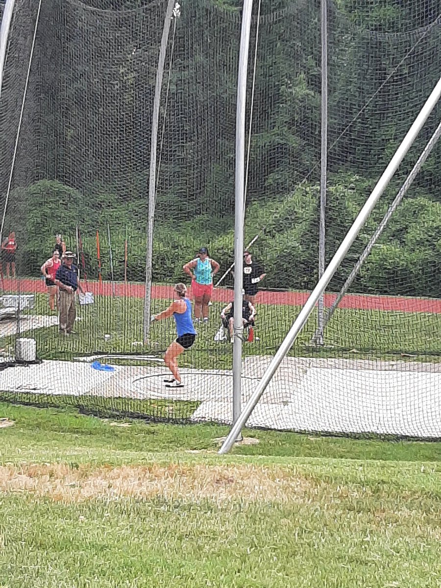 marquettehammer's tweet photo. ... and we're underway! @HilliardTrack #fieldandtrack https://t.co/hLezxqjYCc