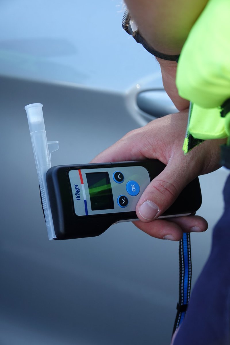 Prefet49's tweet image. ⚠️🚗 #Sécuritéroutière | Ce 11 juillet, le Préfet a participé, aux côtés de la Colonel Virginie GIUDICI, @Gendarmerie_049, à un contrôle routier au péage de Corzé
26 personnes ont déjà perdu la vie sur les routes du département depuis le début de l'année
⚠️ Prudence au volant !
