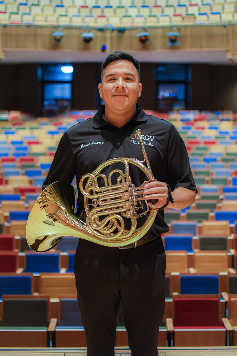 UTRGVNewsroom's tweet image. 🎶 Meet Josue Juarez, senior Music Ed major from Weslaco!
Through UTRGV, he found his passion for teaching & performance—and this fall he heads to OSU for a master’s in Music Performance.
🔗 utrgv.news/JosueJuarez
#UTRGV #VaqueroPride #ProfilesInExcellence