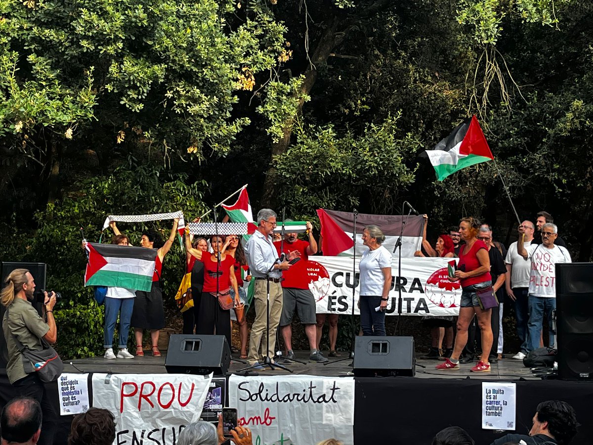🇵🇸La Festa Major de la Floresta no podia començar d'una altra manera. 

Visca la Floresta, visca Palestina i molt bona Festa Major a tothom!