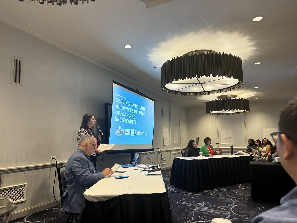 Altavoz_Lab's tweet image. Full house for “Serving immigrants in times of fear and uncertainty” at #NAHJ25!