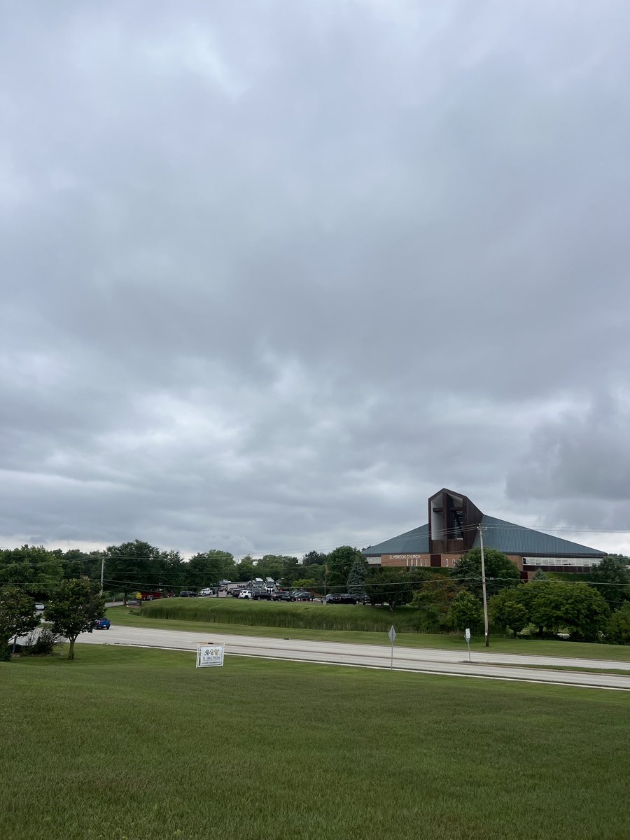 Looks as if rain is headed our way at Elmbrook Church. Funeral services for fallen ⁦<a href="/MilwaukeePolice/">Milwaukee Police</a>⁩ officer, Kendall Corder, is scheduled to start at 2:30.