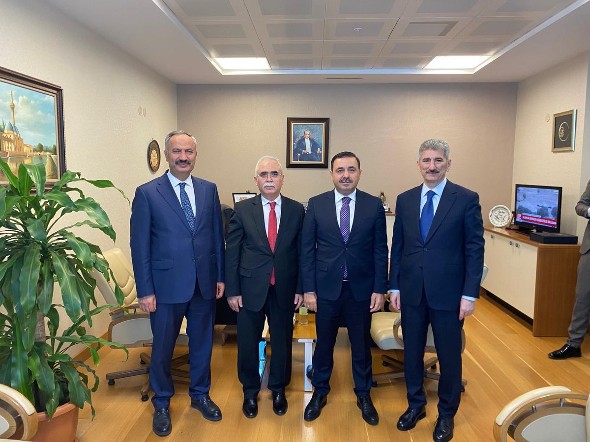 Anayasa Mahkemesi başkanı Sayın Kadir Özkaya ile Anayasa Mahkemesi üyeleri Sayın Muhterem İnce ve Sayın Yılmaz Akçil’ e nazik ziyaretleri nedeniyle teşekkür ediyor çalışmalarında kolaylıklar ve başarılar diliyorum.