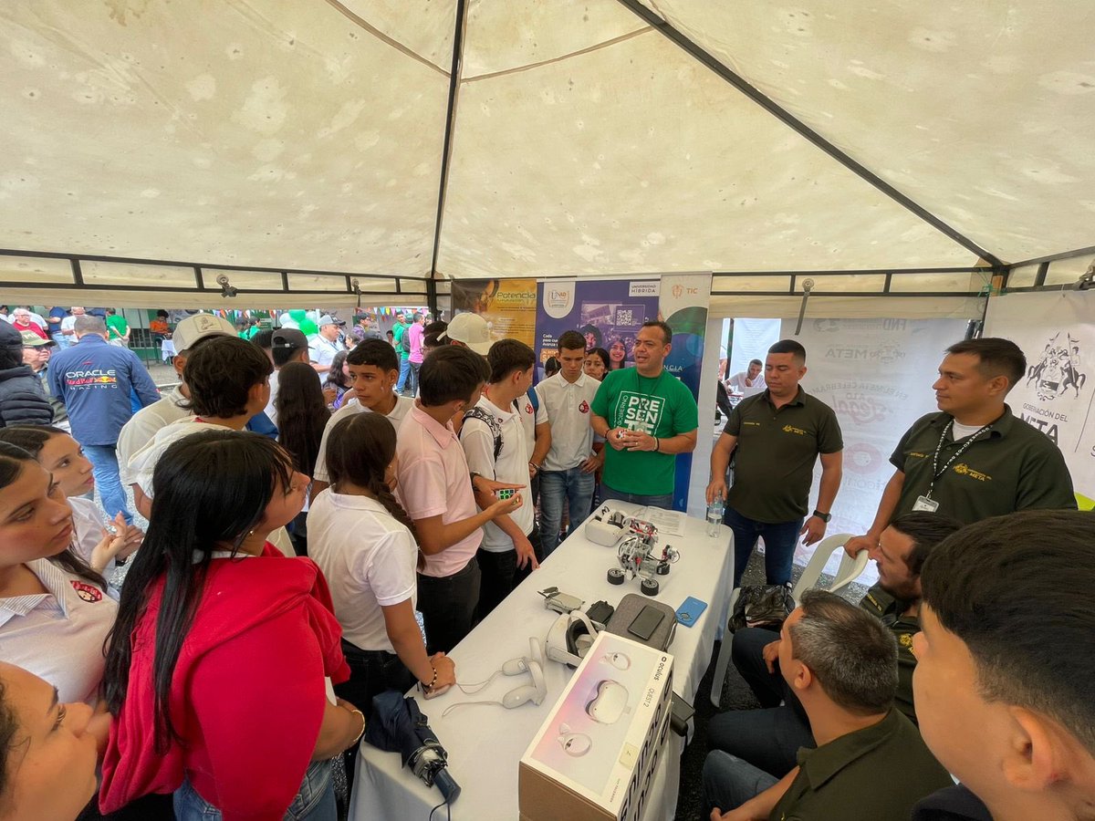 GobMeta's tweet photo. La tecnología también está en Gobierno Presente. En Acacías brindamos a la comunidad nuestra oferta institucional con exhibición, realidad virtual, robótica, inteligencia artificial y transformación digital. https://t.co/rHqP9KYInx