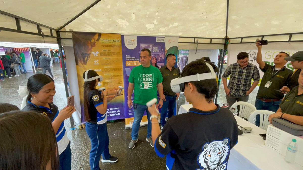 GobMeta's tweet photo. La tecnología también está en Gobierno Presente. En Acacías brindamos a la comunidad nuestra oferta institucional con exhibición, realidad virtual, robótica, inteligencia artificial y transformación digital. https://t.co/rHqP9KYInx