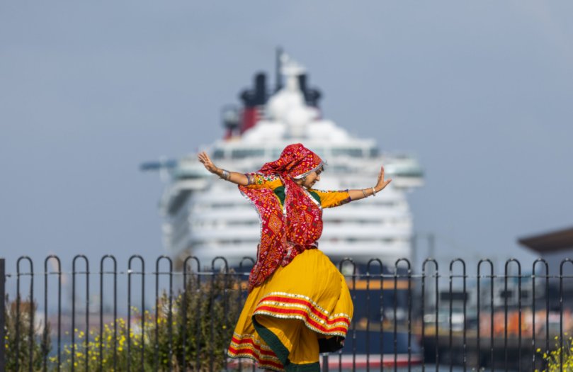 Rob Staines Travel Expert π³οΈβπ (@robtravelexpert) on Twitter photo Join me tomorrow either in-person or on <a href="/BBCSounds/">BBC Sounds</a> as I'll be live reporting from Southampton Mela South Asian Arts festival for <a href="/BBCRadioSolent/">BBC Radio Solent</a>. It will be a true exploration of colour, sound and talent celebrating both modern and traditional Asian arts <a href="/artasia/">ART ASIA</a> Join me tomorrow either in-person or on <a href="/BBCSounds/">BBC Sounds</a> as I'll be live reporting from Southampton Mela South Asian Arts festival for <a href="/BBCRadioSolent/">BBC Radio Solent</a>. It will be a true exploration of colour, sound and talent celebrating both modern and traditional Asian arts <a href="/artasia/">ART ASIA</a>