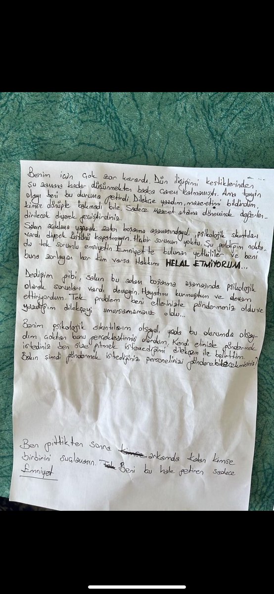 Gündem konusu merkez ölüyoruz ve gerçekten bugün bir meslektaşımız daha canına kıydı. Durum ne derece vahim görüyorsunuz. Görüyor, duyuyor ama çözmek için hiçbir şey yapmıyorsunuz…  #MerkezÖlüyoruz