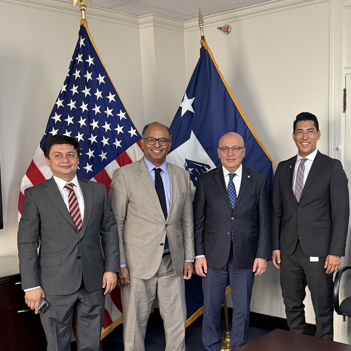 TradeGov's tweet image. ITA’s Ashok Pinto of Global Markets/@SelectUSA and Hiro Rodriguez of the Advocacy Center met with Furqat Sidikov, Amb. of @UZEmbassyDC to the U.S., to discuss #trade cooperation, market access, and potential projects/programs for 🇺🇸 companies.
trade.gov/uzbekistan-par…