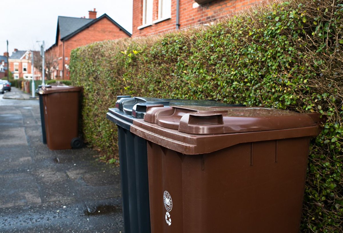 belfastcc's tweet image. 📢 Reminder - July bins & boxes
🗓️ w/c Mon 14 July, bin collections may vary. If your bin is not done on your usual day, leave out by 7am the next day.
❗ If not done by 7pm next day, report at ow.ly/MxYB50WltR4
♻️ @brysonrecycling boxes emptied as normal 14/15 July.