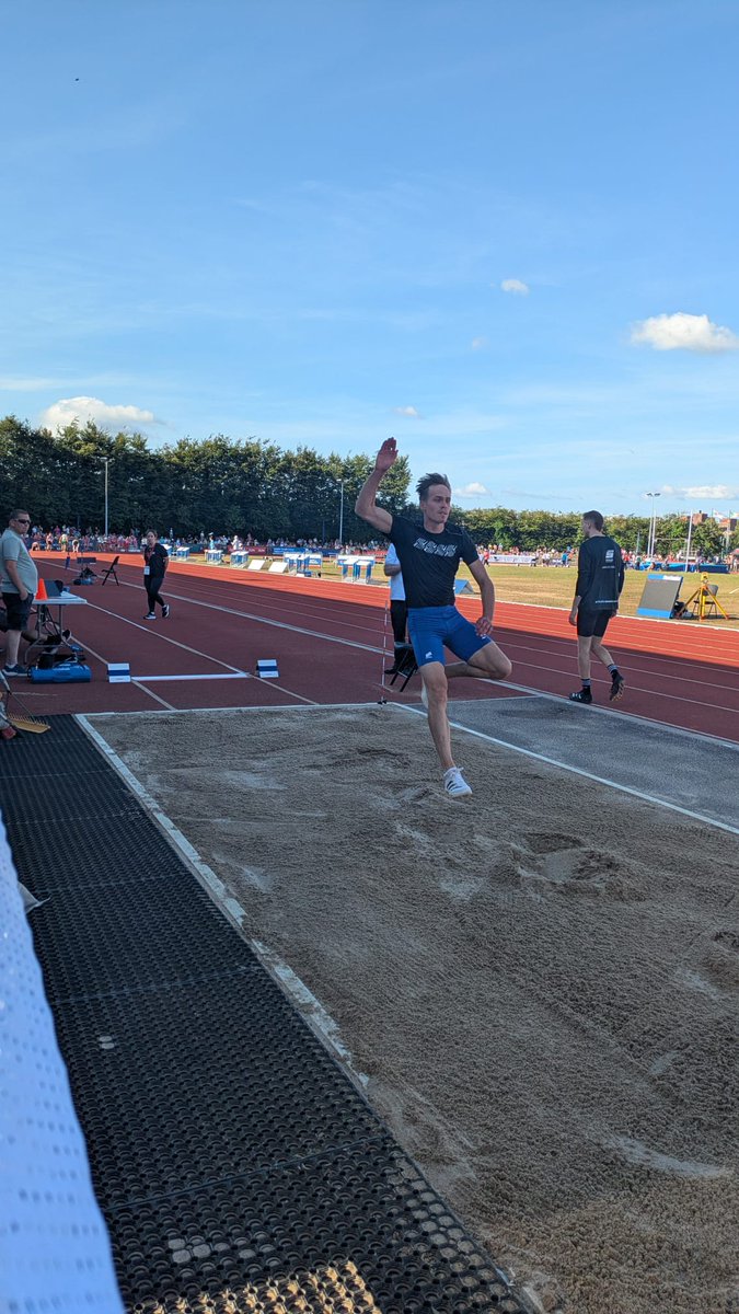 corkredcross's tweet photo. It was a busy week for Irish Red Cross Cork City we were at Cork City Sports - International Athletics in MTU this week, great night for our volunteers and all that took part. #volunteers #redcross #cork #wearecork #irishredcross #Athletics https://t.co/S6nUnrANRs
