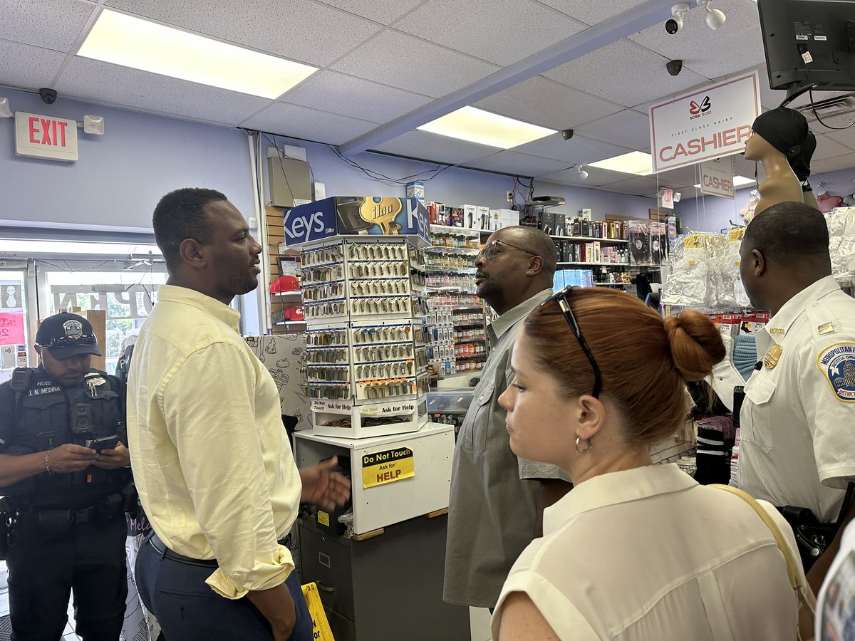 CMWendellFelder's tweet image. Thank you Comm. Aaron Harris for leading today’s public safety walk at BenCo. After a recent shooting, we spoke with businesses, offered support, and identified issues like graffiti & dumping. Grateful to everyone who showed up—we’re in this together.