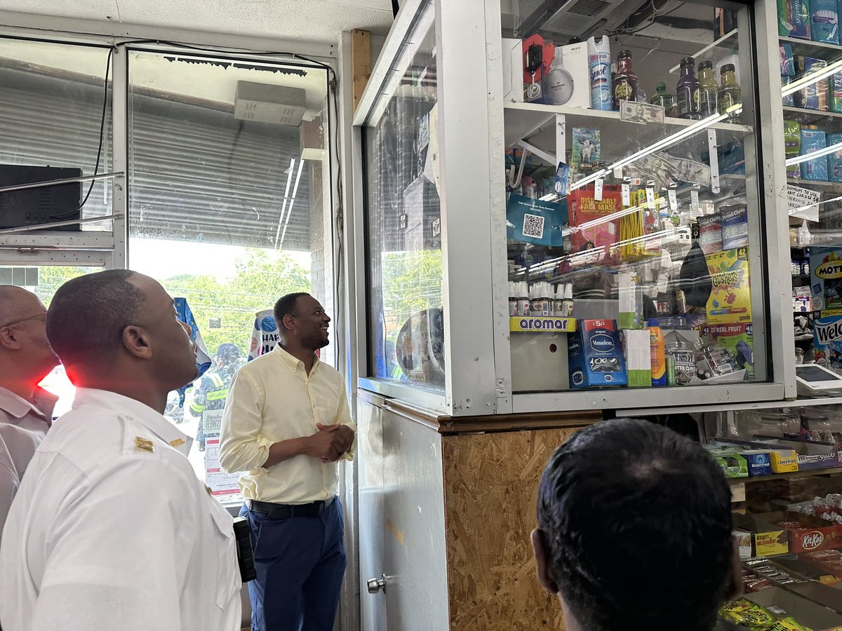 CMWendellFelder's tweet image. Thank you Comm. Aaron Harris for leading today’s public safety walk at BenCo. After a recent shooting, we spoke with businesses, offered support, and identified issues like graffiti & dumping. Grateful to everyone who showed up—we’re in this together.
