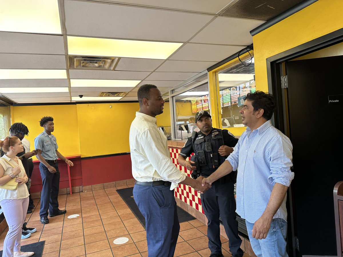 CMWendellFelder's tweet image. Thank you Comm. Aaron Harris for leading today’s public safety walk at BenCo. After a recent shooting, we spoke with businesses, offered support, and identified issues like graffiti & dumping. Grateful to everyone who showed up—we’re in this together.