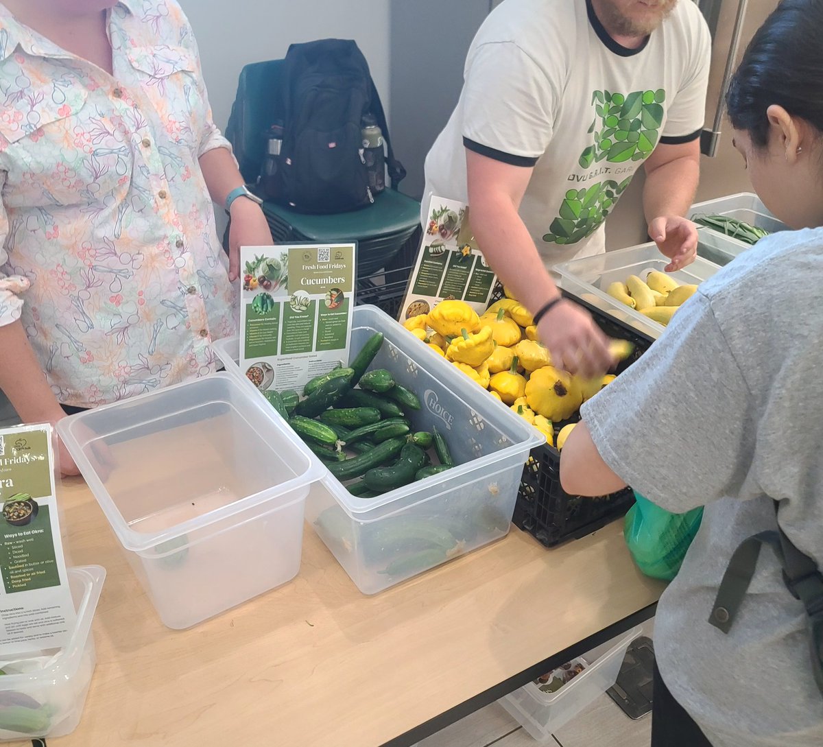 owenmiller75's tweet photo. Hungry students in Orem, Utah, should get down to @UVU for Fresh Food Friday! 😀
#FreshFoodFridays #FreeFood #UVU #APlaceForYou #APlaceForFood 🛒 https://t.co/1OvlPEIwnd