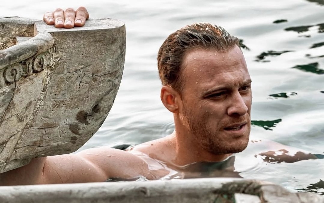 #KeremBürsin'in yeni karesi geldi.