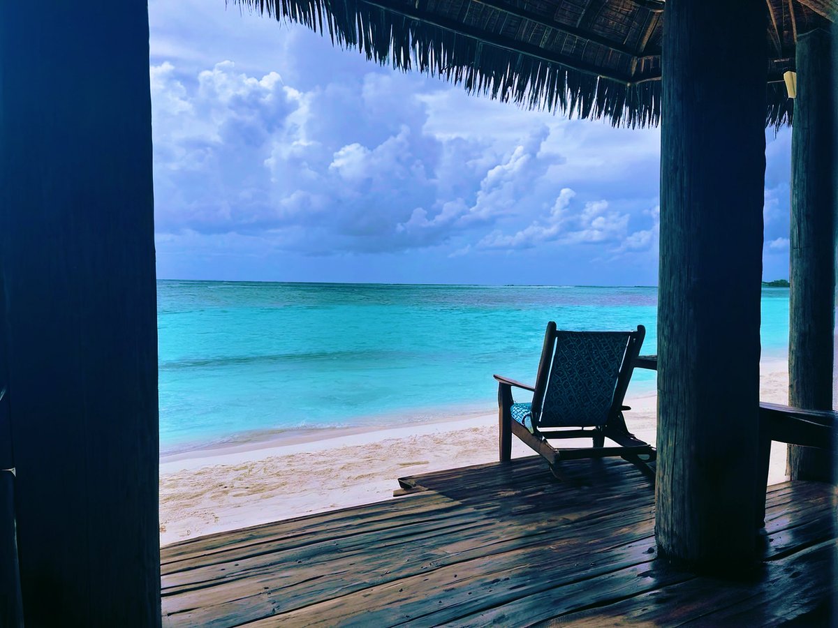 💙💙💙Happy Friday Lovelies 💋 I hope you like the VuEW🍒 my vaca is slowly coming to a close but I had a great time so far and I’m totally relaxed. 

In fact!!! I’m having a contest Sunday to guess where I went. I’ll give someone clues and photo references but the winner gets