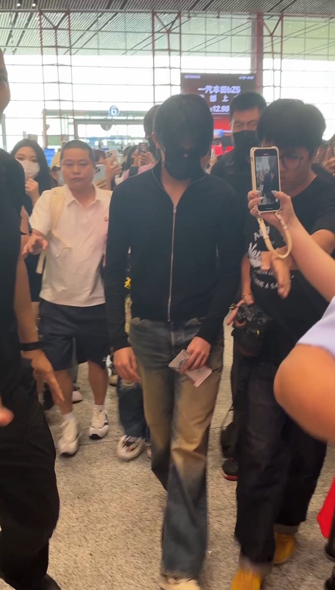 lin_ov738's tweet photo. 哥哥你穿的好骚 https://t.co/c7F7wW7uW8