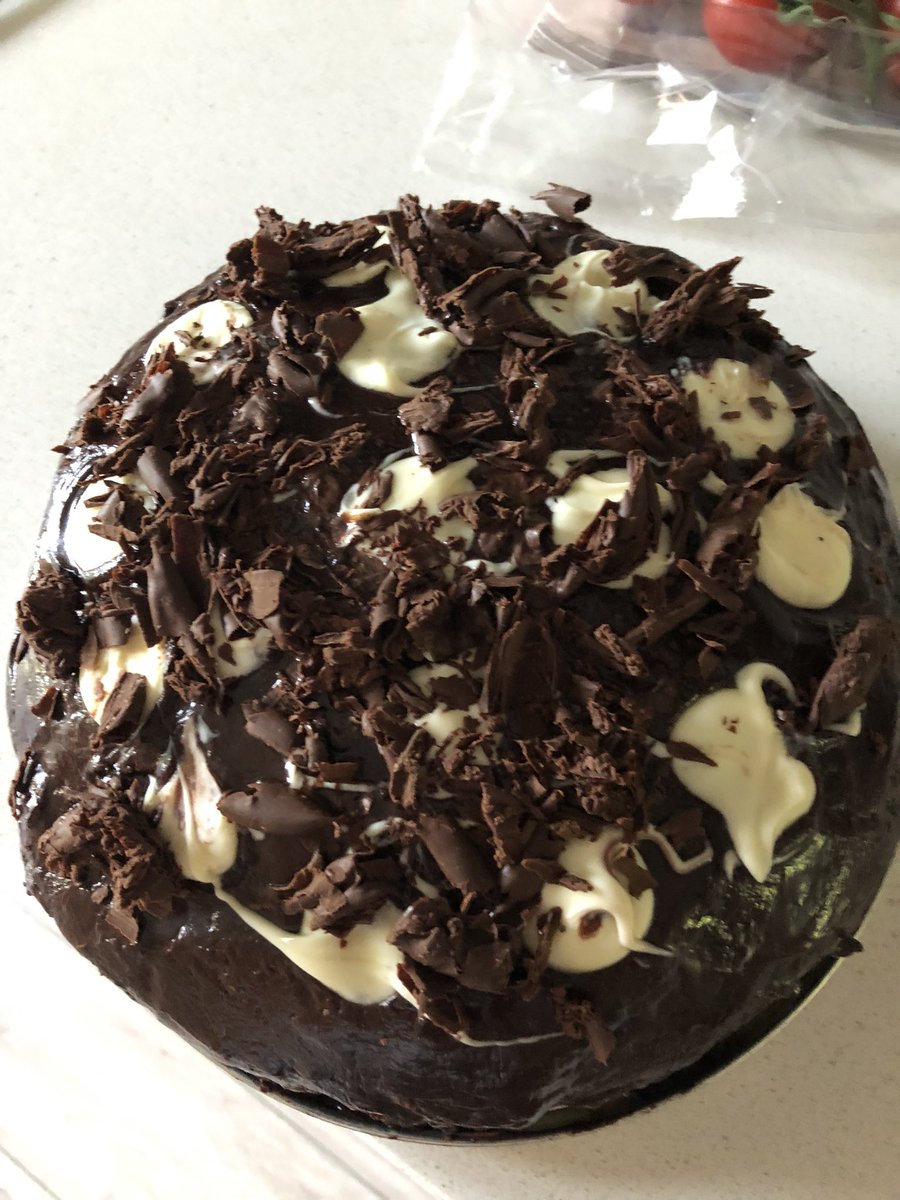 LindylousLT's tweet photo. I👎Alfred the kitten has some young visitors coming tomorrow so I made a moist chocolate cake with ganache. Attempting chocolate curls in this weather was not wildly successful 😂
Hope it tastes better than it looks #notabaker https://t.co/6UNYpU0SPb