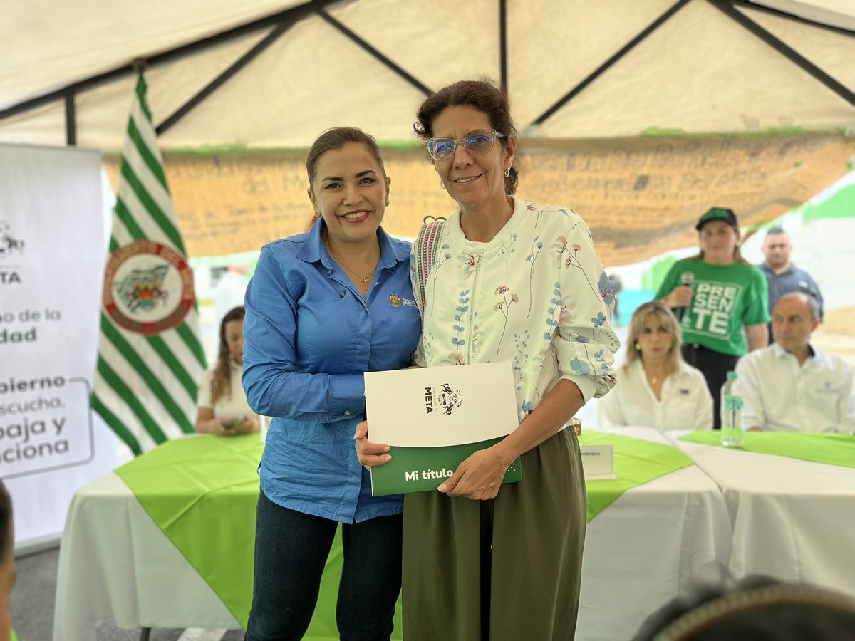 VozLlaneros's tweet photo. En gobierno presente de Acacias, se siente la alegría de tener un hogar, 119 títulos de vivienda fueron entregados en Villa Marcela 2 - La Morena, en el municipio. 
¡Un sueño hecho realidad para las familias Acacireñas! https://t.co/yTvqvku1cC