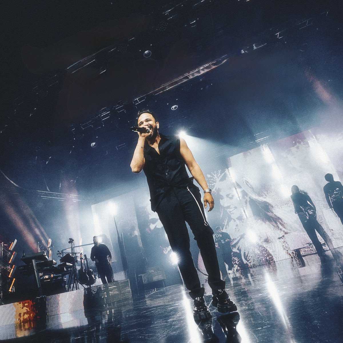 muziksetii's tweet image. Türk pop müziğine yön veren isimlerden Asil Gök, unutulmaz bir coverla müzikseverlerle buluştu. #Tuana'yı, Derya Uluğ'un Harbiye konserinde seslendiren ve sosyal medyada büyük ilgi görerek yoğun istek üzerine şarkının kaydını dijital platformlara yükledi. 💜 @asilgok