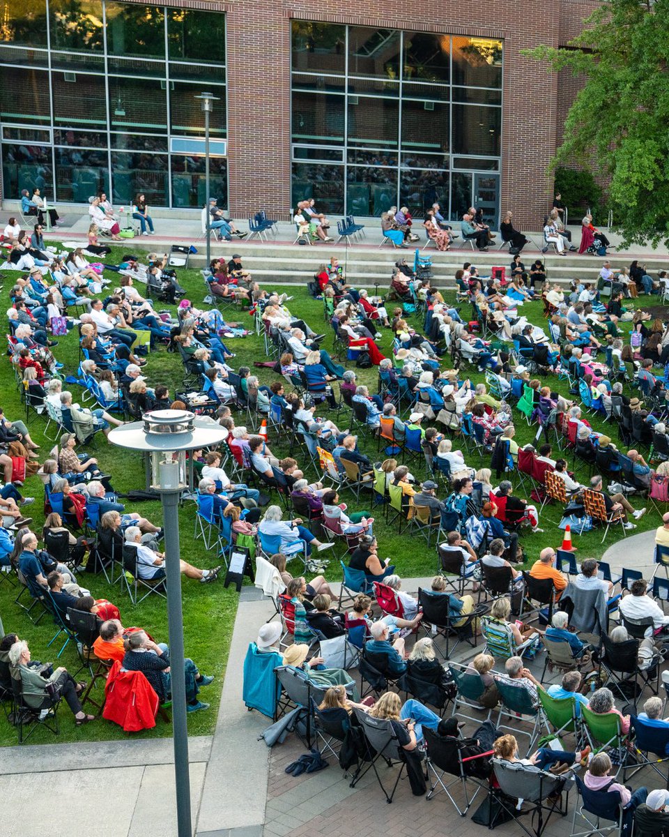 ubcokanagan's tweet image. It was a spectacular evening as we welcomed the community to campus for Opera Under the Stars, hosted by Opera Kelowna!
Thank you to the Faculty of Creative and Critical Studies and Pushor Mitchell LLP for co-presenting a memorable evening in the courtyard.