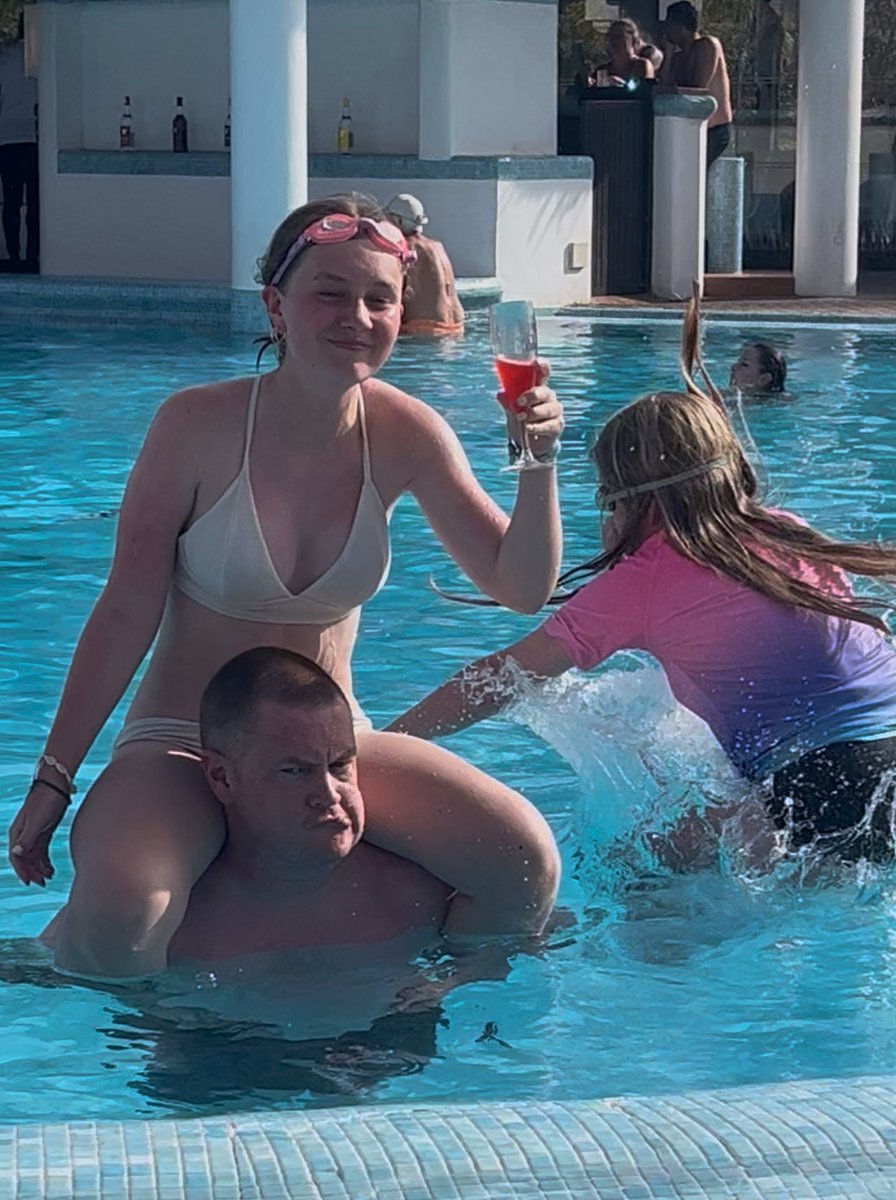 Hang. It. In. The. Fooooking. Louvre.